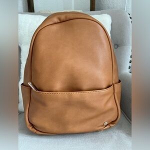 Pre-Owned Little Unicorn Cognac Skyline Vegan Leather Diaper Bag Backpack.